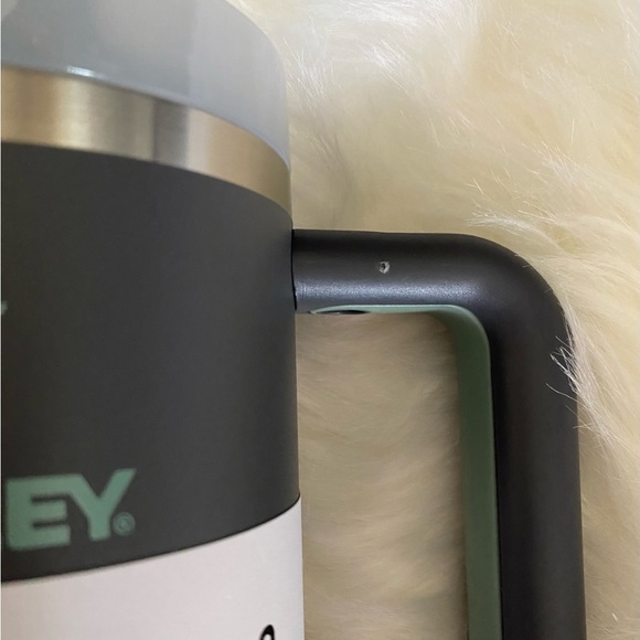 NWT New Stanley 30 Oz. Quencher H2.0 Tumbler in CHARCOAL Grey - Picture 3 of 6